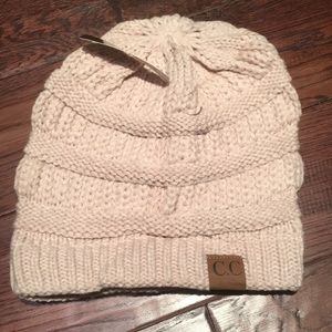 ⬇️ NWT Slouch Knit Beanie